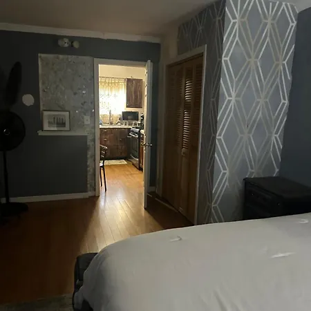 Your Away From ! Unit 2- 1st Floor Apartment *