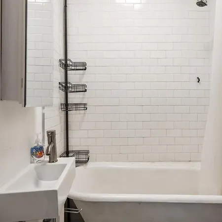Cozy 2br In Nyc! Lenox Hill!, June To Aug 90 Days Required Apartment New York