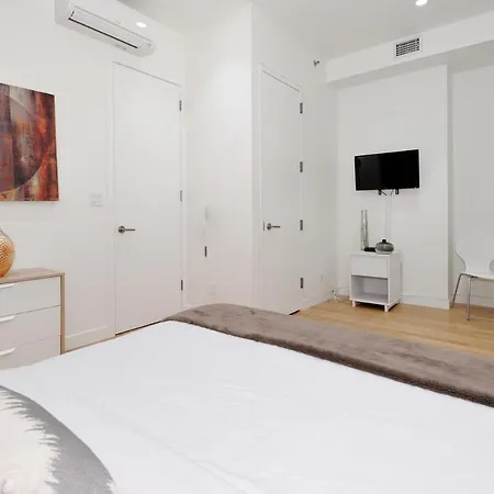 Spacious 2br 2ba With Rooftop Walk To Times Square, June To Aug 90 Days Required * New York