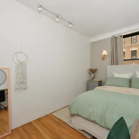 5 Bedroom 2 Bath I Full Floor I Midtown New York