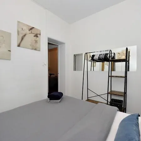 Apartment Furnished In Nyc, June To Aug 90 Days Required *