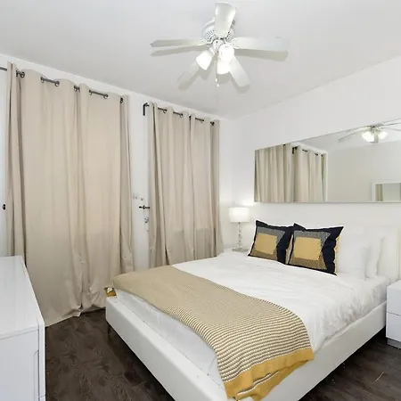 Amazing 4 Bedroom 1 Bth Laundry Dishwasher, June To Aug 90 Days Required Apartment