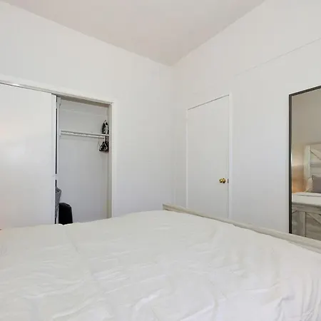 5 Bedroom 2 Bath I Full Floor I Midtown Apartment