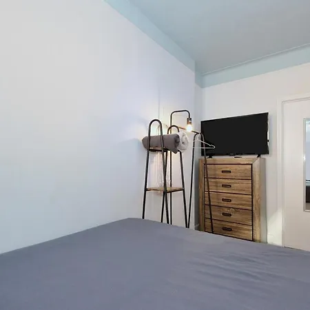 5 Bedroom 2 Bath I Full Floor I Midtown *