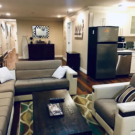 Spacious 4br 2ba With Private Outdoor Space Uws Apartment