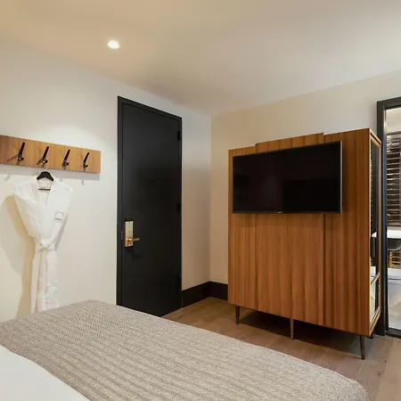 The Moore, City, A Member Of Design 4*