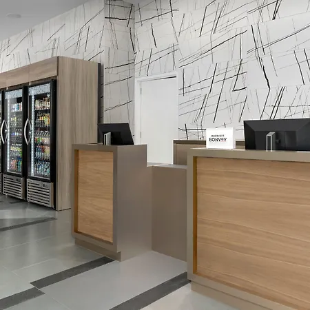 Hotel Springhill By Marriott Queens 3*