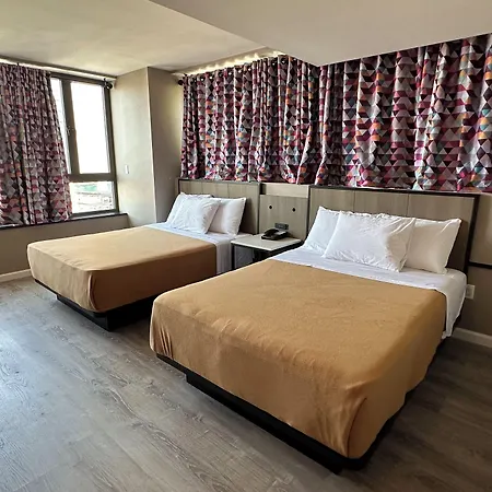 Regal & Laguardia Hotel