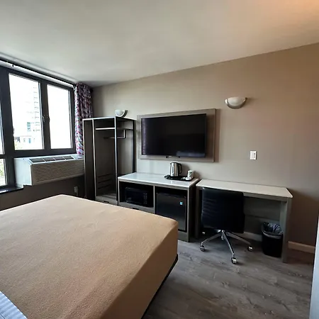 Regal & Laguardia Hotel 3*