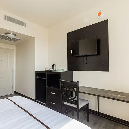 Astoria Laguardia
