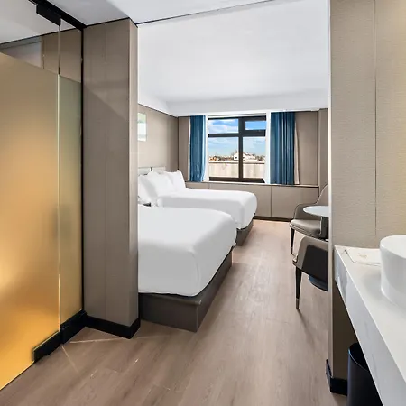 Ly Hotel New York