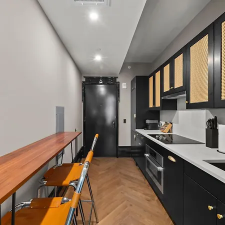 Freeman 901 By Rove Travel - With Shared Amenities New York