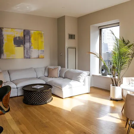 Premier Host - Luxurious Stunning High-floor Corner 2-bedroom *