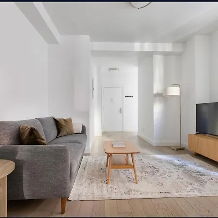 Apartment Three Bedroom In Upper West Side *
