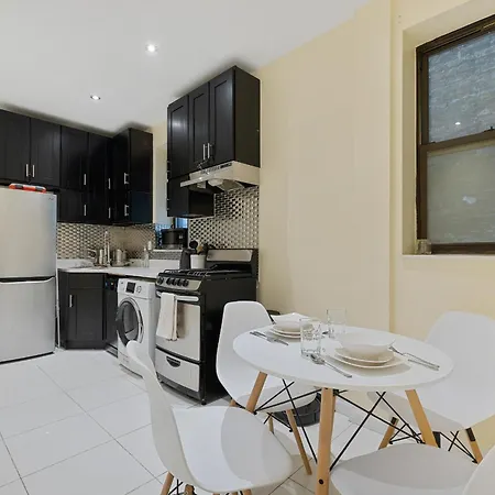 Spacious Park Apartment