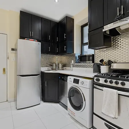Spacious Park Apartment
