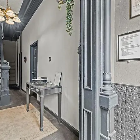 Tranquil 2 Bedroom In Brooklyn Apartment New York