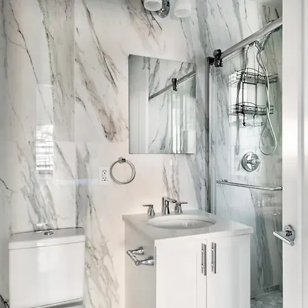 Three Bedroom In Upper West Side Apartment