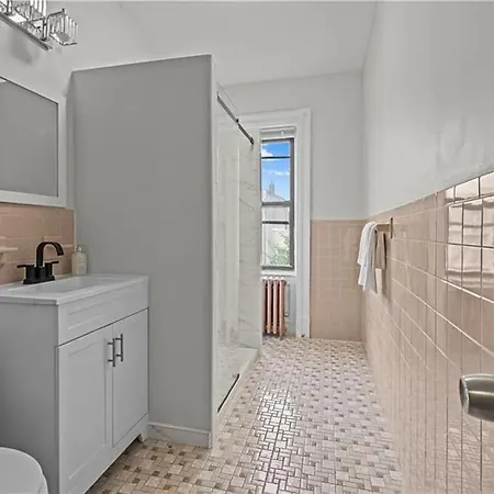 Tranquil 2 Bedroom In Brooklyn