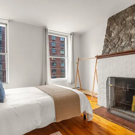 Apartment Excellent Location - 3 Bedroom In Midtown Manhattan!