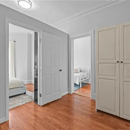 Tranquil 2 Bedroom In Brooklyn Apartment *