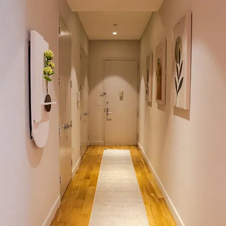 Premier Host - Luxurious Stunning High-floor Corner 2-bedroom Apartment