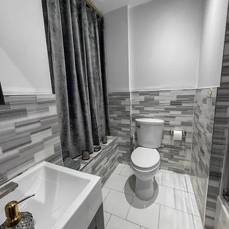 Superb 4-bedroom 1 Block From Park In Vibrant *