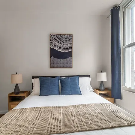 Excellent Location - 3 Bedroom In Midtown Manhattan!