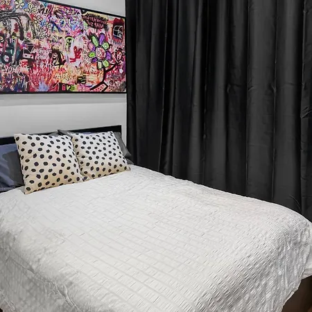 Superb 4-bedroom 1 Block From Park In Vibrant * New York