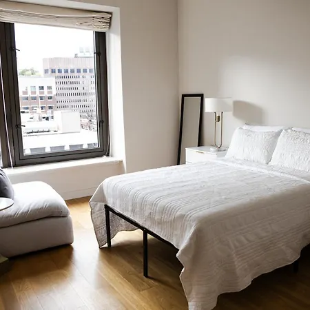 Premier Host - Luxurious Stunning High-floor Corner 2-bedroom *