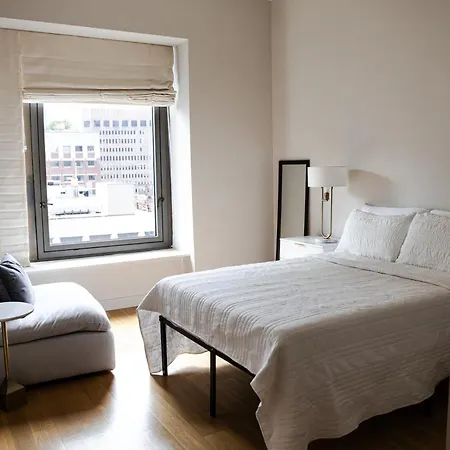 Premier Host - Luxurious Stunning High-floor Corner 2-bedroom *