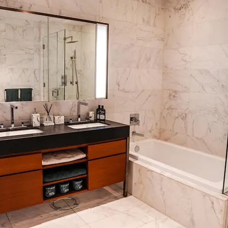 Premier Host - Luxurious Stunning High-floor Corner 2-bedroom