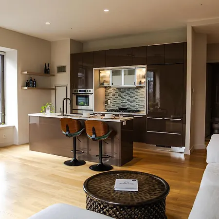 Premier Host - Luxurious Stunning High-floor Corner 2-bedroom Apartment *