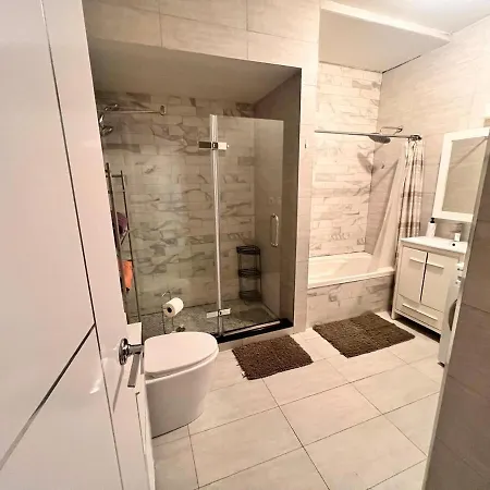 Starcrown Apartment *