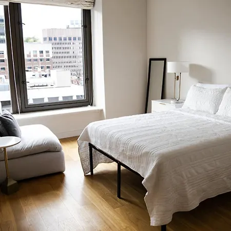 Premier Host - Luxurious Stunning High-floor Corner 2-bedroom Apartment New York