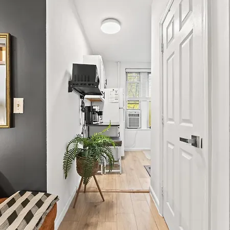 2br In Times Square Near Restaurants *