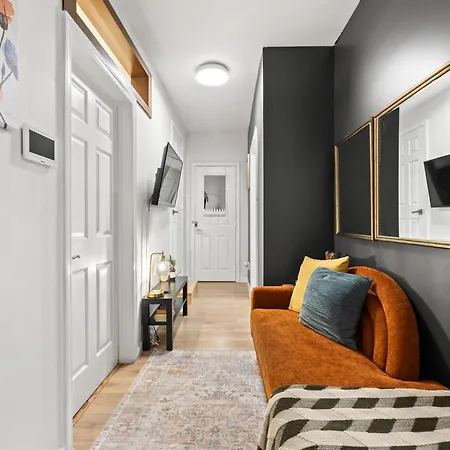 2br In Times Square Near Restaurants Apartment *