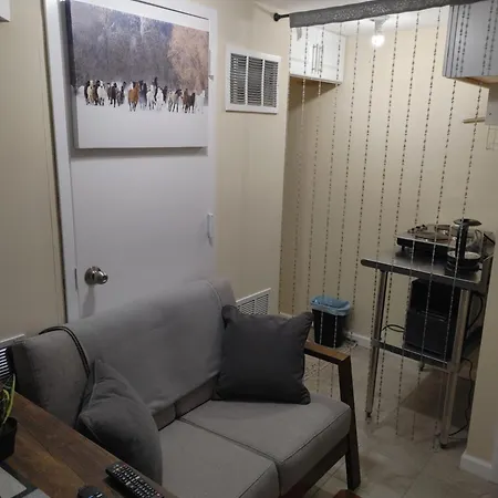 Apartment In A Quiet Peaceful Area. New York