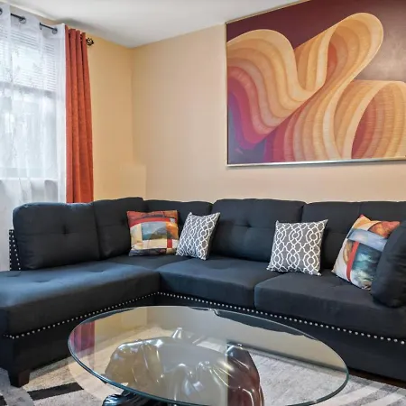 Cozy Two Bedroom In Brooklyn