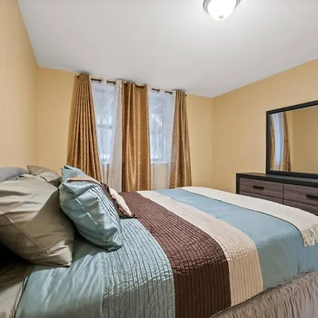 Cozy Two Bedroom In Brooklyn