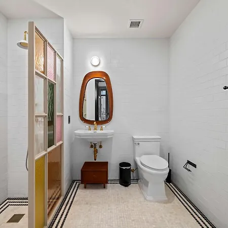 Freeman 201 By Rove Travel - 2br With Shared Amenities