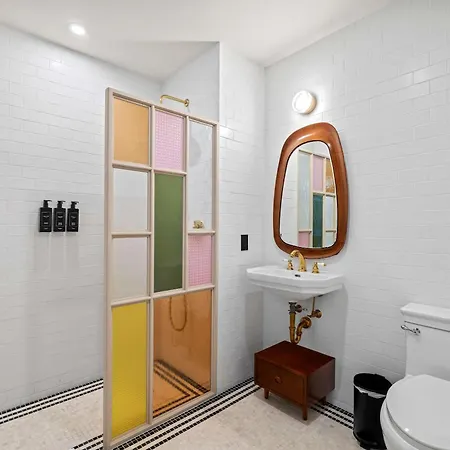 Freeman 201 By Rove Travel - 2br With Shared Amenities Holiday home New York
