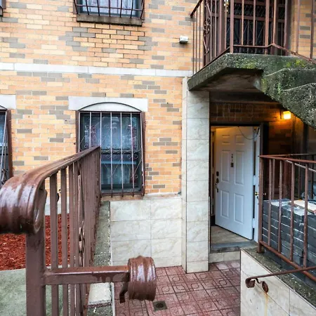 Cozy Two Bedroom In Brooklyn Holiday home