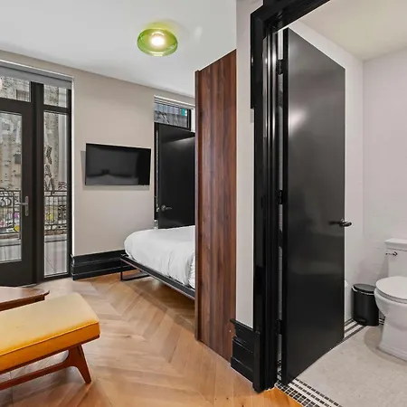 Freeman 201 By Rove Travel - 2br With Shared Amenities