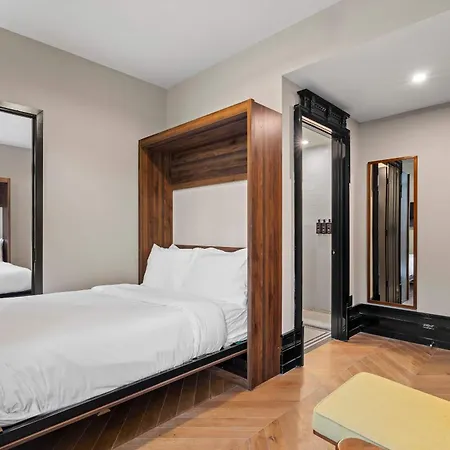 Freeman 201 By Rove Travel - 2br With Shared Amenities New York