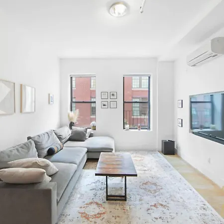Beautiful And Spacious 2 Bed 2 Bath - Elevator *