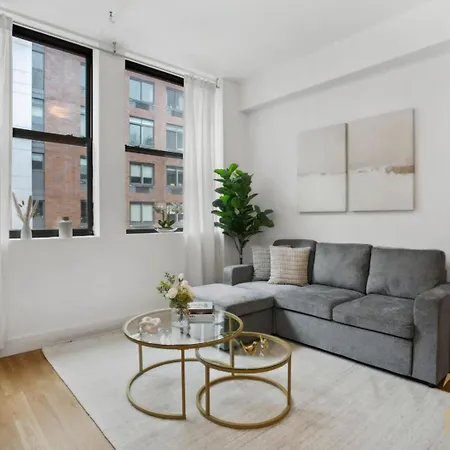 Apartment Newly Renovated 1 Bedroom - Elevator - Laundry *