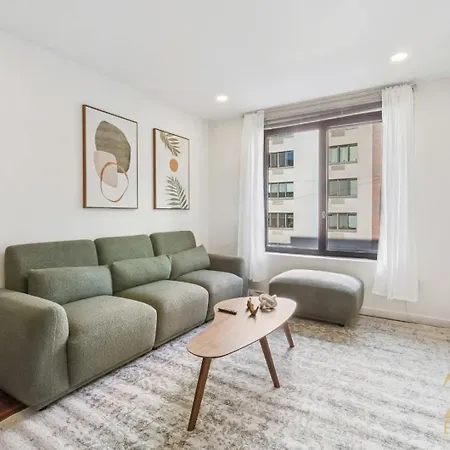 Stylish 2-bedroom Near Park - Laundry - Elevator Apartment *