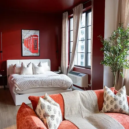 Lux Bronx Rooftop, Pool, Gym, Cinema Apartment *