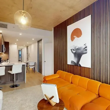 Sleek Two Bedroom In Manhattan